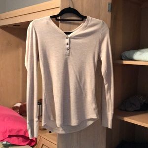 Long sleeve, three button top.